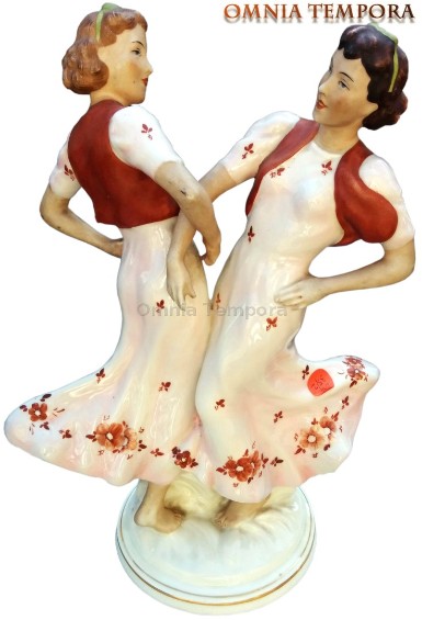 Scultura in ceramica smaltata - ballo popolare - anni 50 - repubblica cecoslovacchia - misura cm. Altezza 33 x larghezza 23