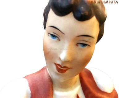 Scultura in ceramica smaltata - ballo popolare - anni 50 - repubblica cecoslovacchia - misura cm. Altezza 33 x larghezza 23